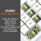 Oyuncu Baykuş Darmoshark K3 Pro mekanik klavye üzerinde beyaz PBT tuşlar ve yeşil Huano Sky switch detayları