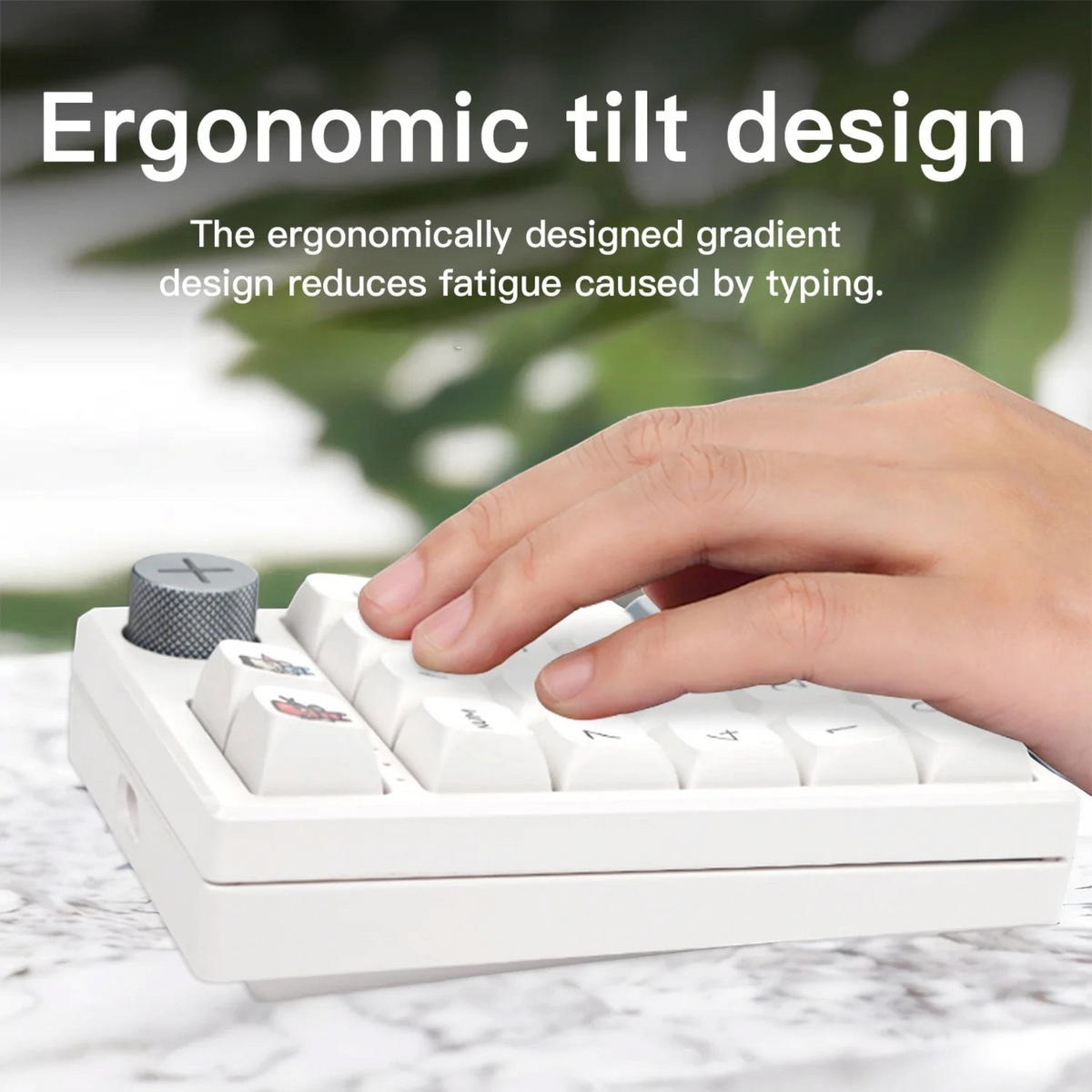 Oyuncu Baykuş Darmoshark K3 Pro beyaz mekanik gaming keypad, ergonomik eğimli tasarımı ve ses kontrol düğmesi ile