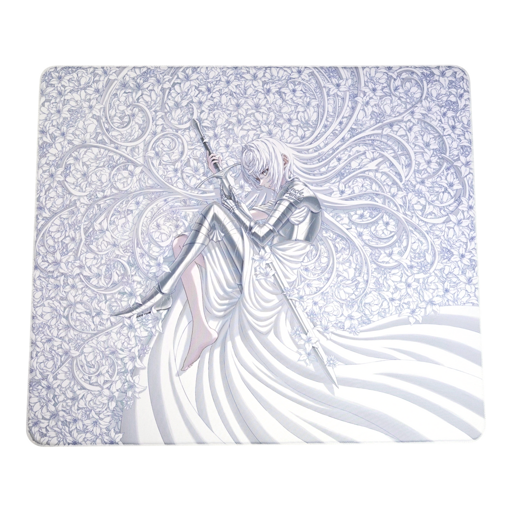 Oyuncu Baykuş anime karakterli, zırhlı ve çiçek motifli, beyaz ve mavi tonlarda estetik oyuncu mouse pad