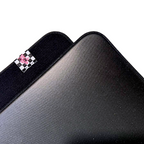 Oyuncu Baykuş profesyonel siyah oyuncu mouse pad, dikişli kenarları ve damalı detaylı etiketi ile yüksek hassasiyetli.