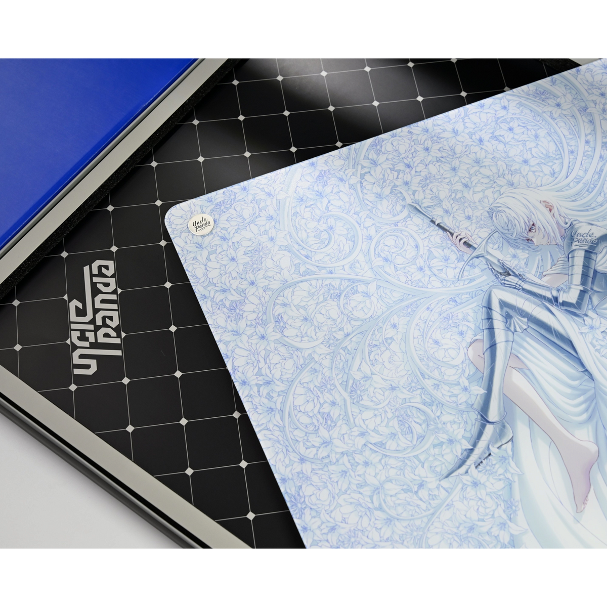 Oyuncu Baykuş marka, beyaz ve mavi tonlarında anime desenli, yüksek hassasiyetli yüzeye sahip oyuncu mouse pad