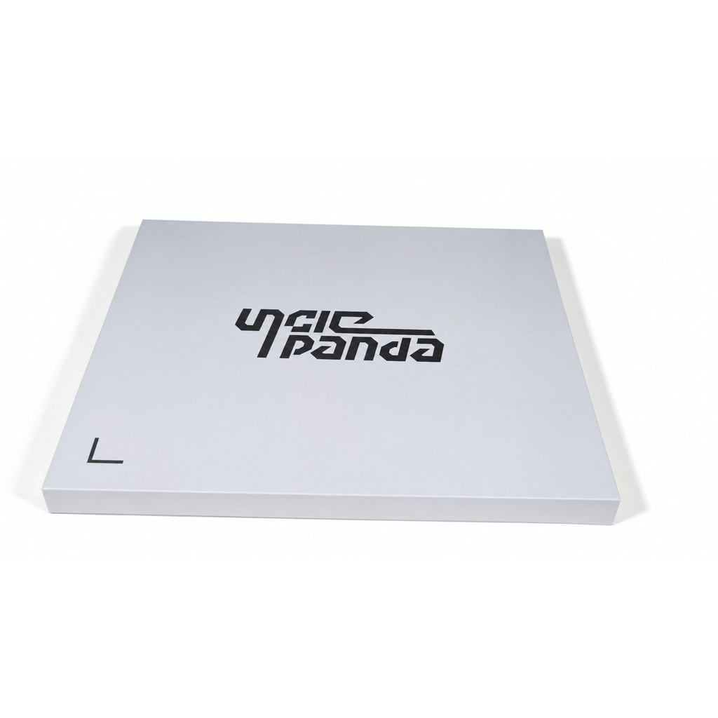 Oyuncu Baykuş marka beyaz renkli, üzerinde Uncle Panda logosu bulunan şık tasarımlı oyuncu mouse pad kutusu.