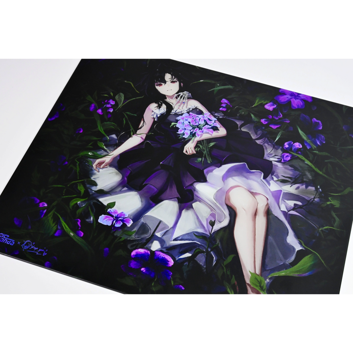 Oyuncu Baykuş anime karakterli ve mor çiçek desenli, pürüzsüz yüzeye sahip profesyonel oyuncu mouse pad