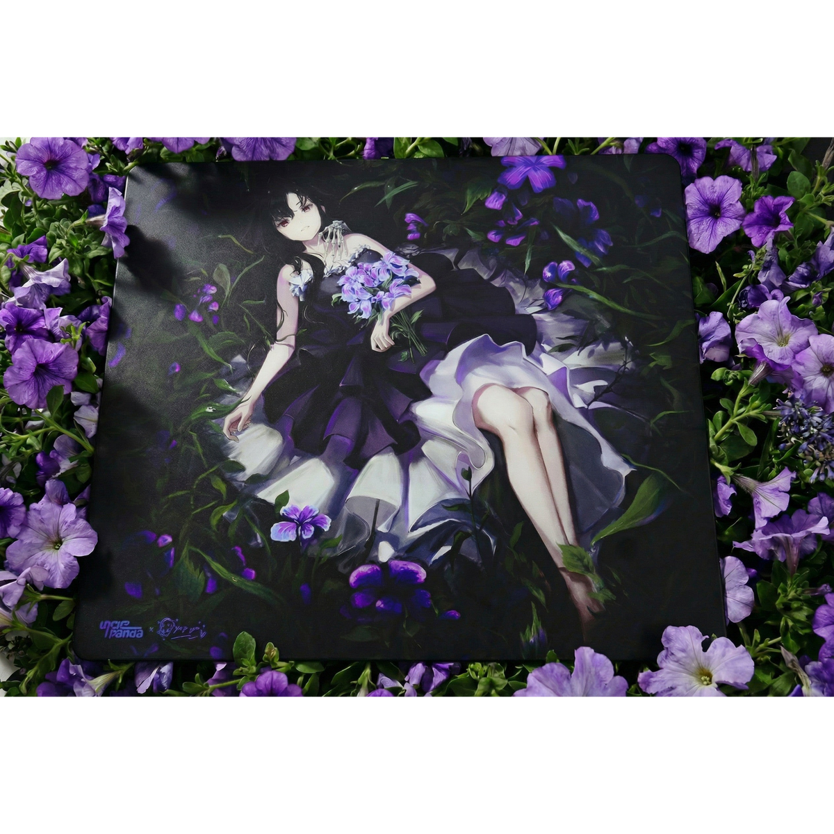 Oyuncu Baykuş anime karakterli ve mor çiçek desenli, pürüzsüz yüzeyli profesyonel oyuncu mouse pad